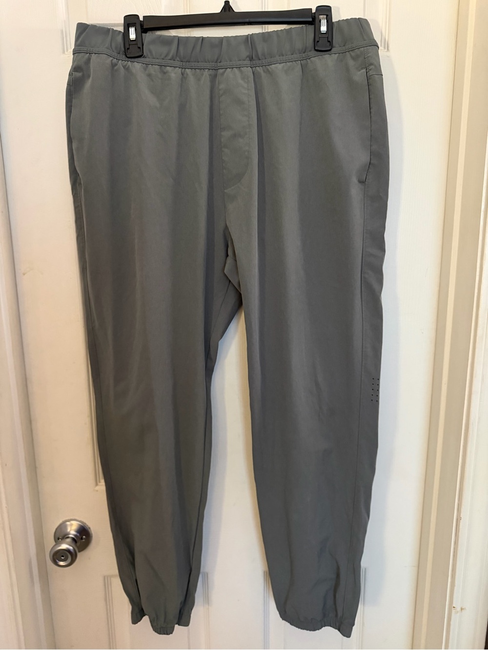 Abercrombie & Fitch Men's Lightweight Traveler Joggers in Green-Grey